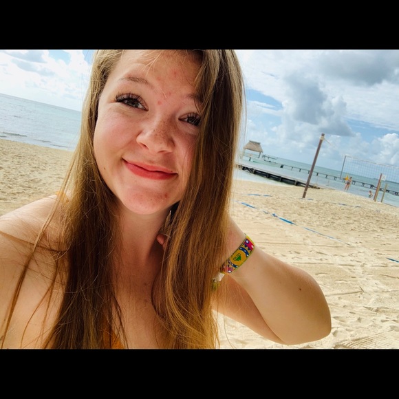 Meet your Posher, Mallory - Picture 3 of 8